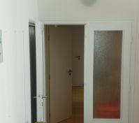 vchod do pokoje k pronajmutí