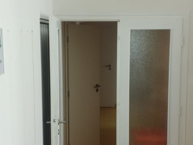 vchod do pokoje k pronajmutí