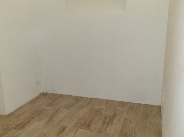 pokoj s kuchynskou linkou
