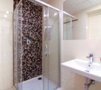 Full bathroom image 1