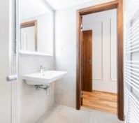 Full bathroom 2 image 1