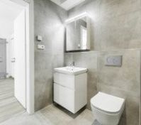 Full bathroom image 3