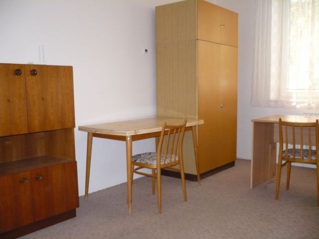 pracovní stůl + skříň