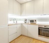 Full kitchen image 1