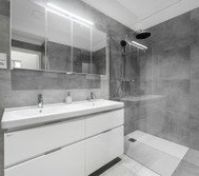 Full bathroom image 1