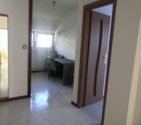 Entry dining