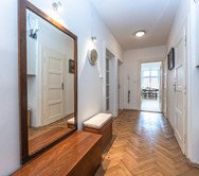 Hallway with mirror and parquet