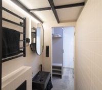 Full bathroom image 3