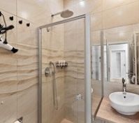 Bathroom shower with rain head