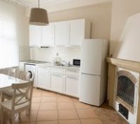 Full kitchen image 1