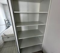 Skříň v pokoji