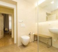 Full bathroom image 4