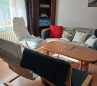 Sitting area with bookshelf