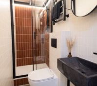 Full bathroom image 2
