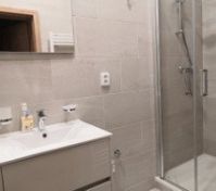 Full bathroom image 2
