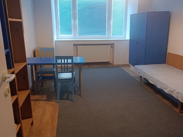 modrý pokoj od deří, skřín