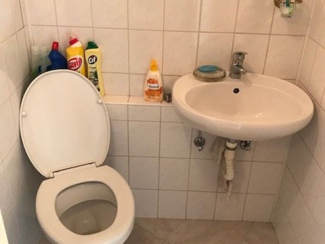 malá koupelna WC s umyvadlem