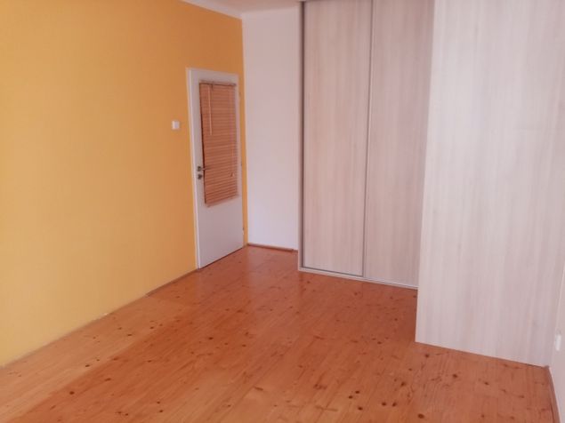 Ložnice - vestavěné skříně